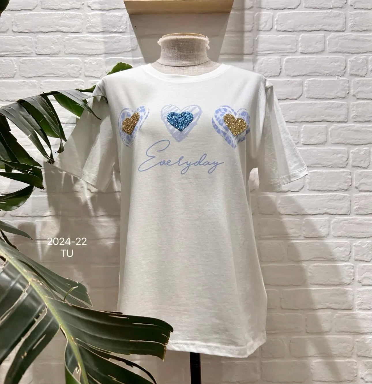 Camiseta corazones azules